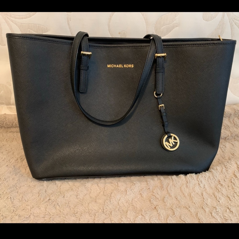 Michael Kors Jet Set Zip Top Tote
